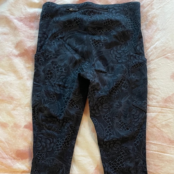 Lululemon cropped running leggings - Picture 2 of 3